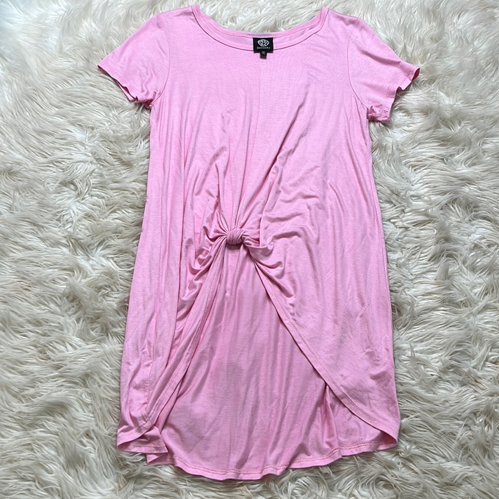 Bobeau sz Med.; long length; Pink short sleeve T-Shirt with knot front detail